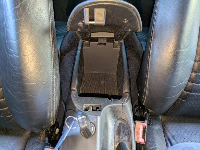 ９１１ ９１１カレラＳティプトロ　左ハンドル　電動スライド＆チルトサンルーフ　１９インチアルミホイール　ＧＴ３仕様　黒革＆パワーシート（32枚目）