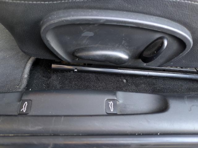 ９１１ ９１１カレラＳティプトロ　左ハンドル　電動スライド＆チルトサンルーフ　１９インチアルミホイール　ＧＴ３仕様　黒革＆パワーシート（49枚目）