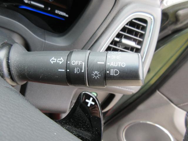 ヴェゼル ハイブリッドＺ　純正ＳＤナビ　地デジ　Ｂカメラ　Ｂｌｕｅｔｏｏｔｈ　ＨＤＭＩ接続可　クルコン　ＥＴＣ　ハーフレザーシート　シートヒーター　スマートキー　ルーフレール　オートライト　ＬＥＤヘッド　純正１７ＡＷ　１年保証（19枚目）