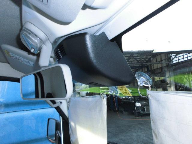 ハイゼットトラック スタンダード　４ＷＤ　エアコン　パワステ　５速マニュアル車　三方開　積載量３５０ｋｇ　走行距離１１ｋｍ（9枚目）