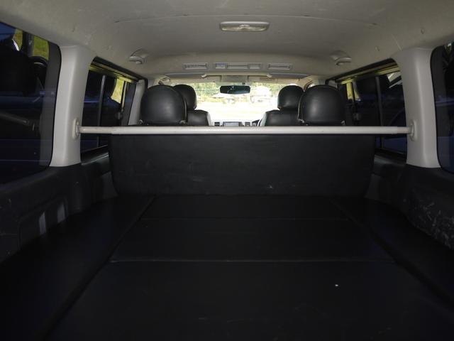 ハイエースバン ロングスーパーGL ベッドキット 3型 社外17インチAW ホワイトレター 社外ナビ フルセグ地デジ Bカメラ ETC ツイーター 黒革調シートカバー LEDテール ボンネットフード フロントスポイラー キセノンHID(11枚目)