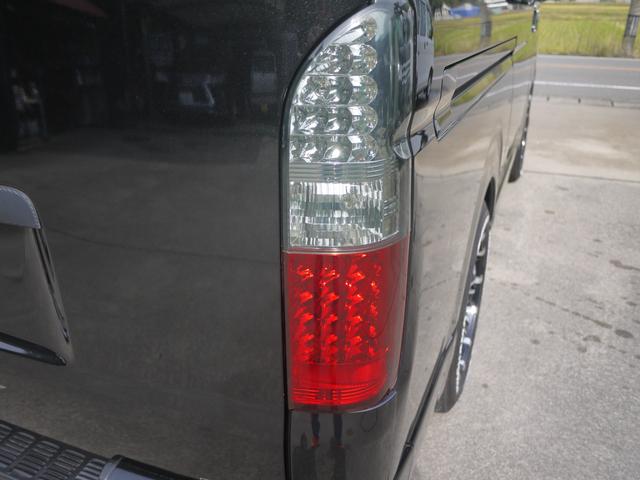 ハイエースバン ロングスーパーGL ベッドキット 3型 社外17インチAW ホワイトレター 社外ナビ フルセグ地デジ Bカメラ ETC ツイーター 黒革調シートカバー LEDテール ボンネットフード フロントスポイラー キセノンHID(31枚目)