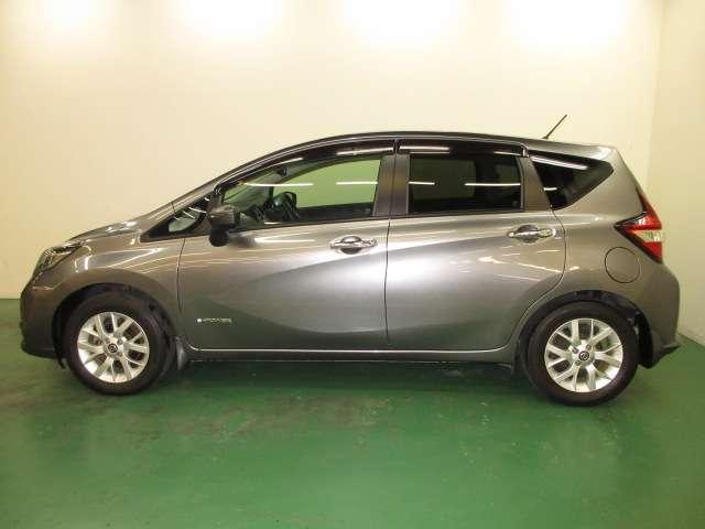 ノート １．２　ｅ－ＰＯＷＥＲ　Ｘ　エマージェンシーブレーキ・全周囲カメラ付　３６０°カメラ　Ｒカメラ　運転席助手席エアバック　レーンキープ　ＡＵＴＯエアコン　盗難防止システム　ナビＴＶ　ＡＷ　サイドカメラ　運転席エアバッグ　キーレスエントリー　アイドリングストップ　パワステ（3枚目）