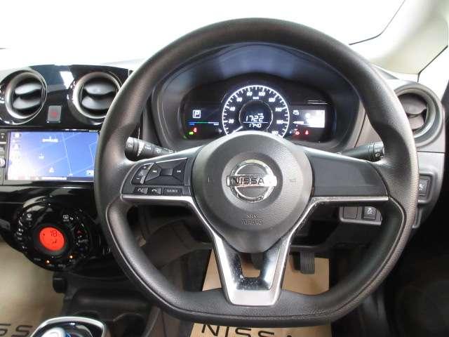 ノート １．２　ｅ－ＰＯＷＥＲ　Ｘ　エマージェンシーブレーキ・全周囲カメラ付　３６０°カメラ　Ｒカメラ　運転席助手席エアバック　レーンキープ　ＡＵＴＯエアコン　盗難防止システム　ナビＴＶ　ＡＷ　サイドカメラ　運転席エアバッグ　キーレスエントリー　アイドリングストップ　パワステ（13枚目）