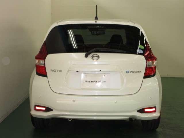 ノート 1.2 e-POWER X 全周囲カメラ・衝突軽減ブレーキ搭載 360°カメラ 運転席助手席エアバック レーンキープ AUTOエアコン 盗難防止システム 運転席エアバッグ キーレスエントリー ETC車載器 アイドリングストップ パワーウィンドウ パワステ ABS(6枚目)