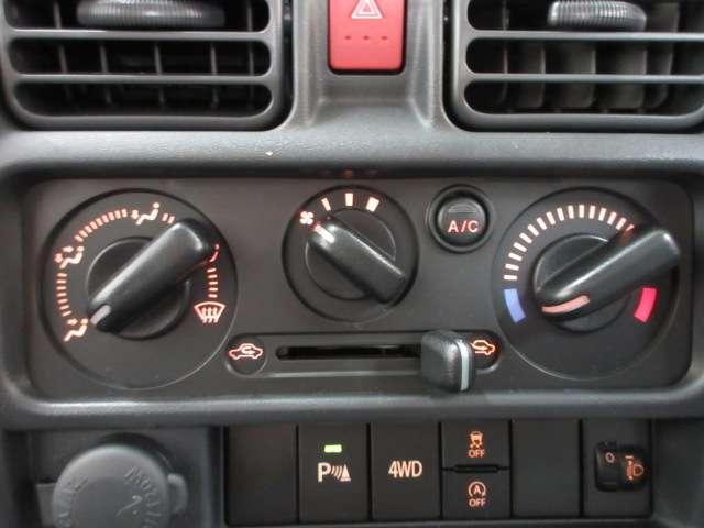 クリッパートラック 660 DX 4WD ラジオパワーウィンドウ パワステ 4WD エアコン 助手席エアバッグ 運転席エアバッグ パワーウインドウ アイドリングストップ キーレス(8枚目)