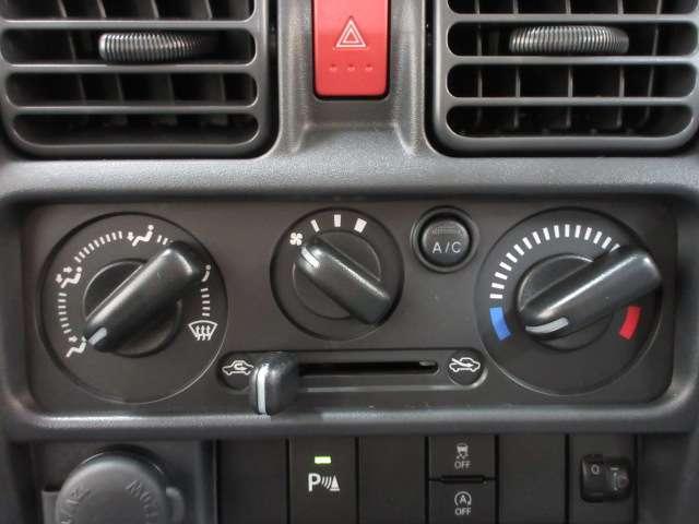 クリッパートラック 660 DX ラジオパワーウィンドウ パワステ エアコン 助手席エアバッグ 運転席エアバッグ パワーウインドウ アイドリングストップ キーレス(8枚目)