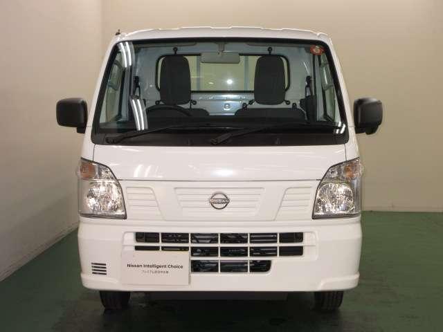 ＮＴ１００クリッパートラック ６６０　ＤＸ　４ＷＤ　元展示・試乗車　キーレスキー　Ｗエアバッグ　運転席エアバック　ＰＳ　４ＷＤ　エアコンパワステ　パワーウィンドウ　試乗車　ＡＢＳ　寒冷地仕様　アイドリングストップ（2枚目）