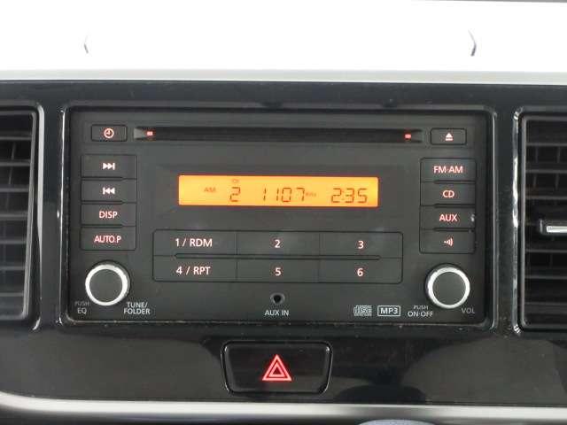 日産純正のオーディオになります。