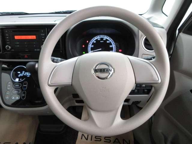 運転が楽しくなる明るく開放的な運転席まわりです。