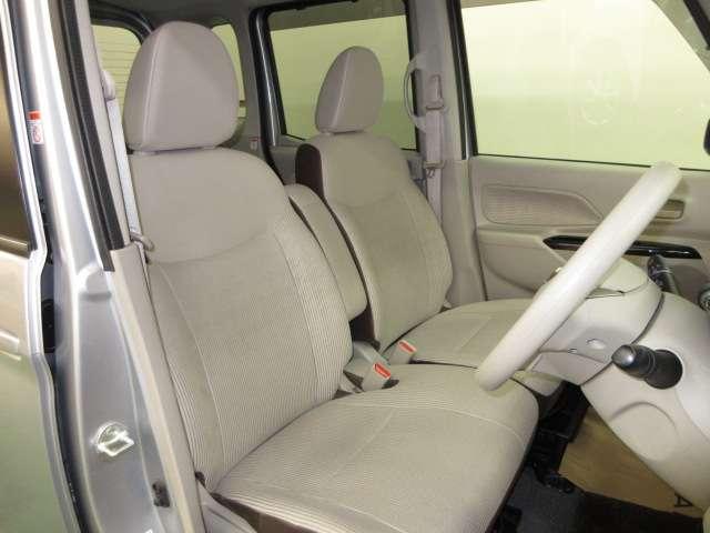 ドライバー目線で、使いやすく安全操作性と良好な視界を実現した運転席です。