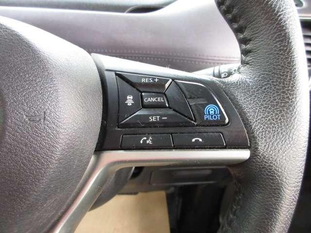 セレナ ２．０　ハイウェイスター　Ｖ　プロパイロット・後席モニター　サイドエアバッグ　アラウンドビュ－　アルミ　衝突被害軽減　エアバッグ　両側オートスライドドア　クルコン　サイドカメラ　メモリーナビ　アイドリングストップ　ナビＴＶ　ドラレコ　パワステ　Ｗエアバッグ（14枚目）