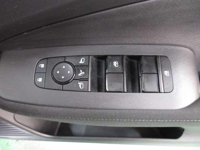 ノート 1.2 S 衝突被害軽減ブレーキ・アラウンドビューモ 軽減ブレーキ 360°カメラ LDW バックカメラ サイドカメラ インテリキー オートエアコン サイドエアバッグ リモコンキー エアバッグ ABS パワーステアリング 助手席エアバッグ(17枚目)