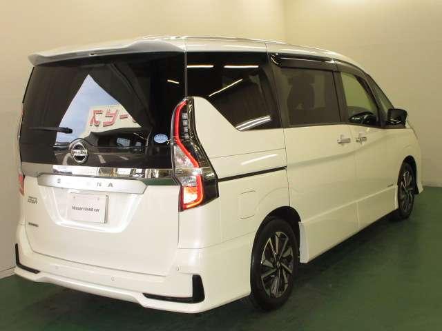 セレナ ２．０　ハイウェイスター　Ｖ　全周囲カメラ・衝突軽減ブレーキ搭載　ワンセグ　踏み間違い衝突防止アシスト　両側オートスライドドア　車線逸脱警報　アダプティブクルーズコントロール　オートエアコン　ＬＥＤ　ナビＴＶ　メモリーナビ　サイドカメラ　アイドリングＳ　スマートキー（5枚目）