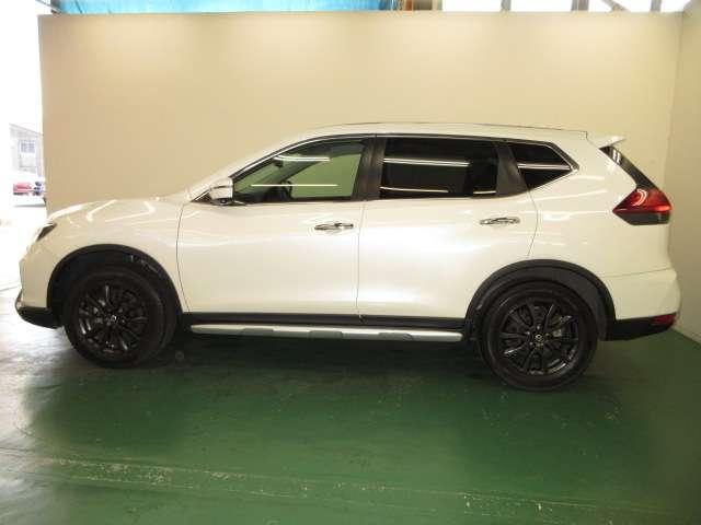 エクストレイル ２．０　２０Ｘｉ　２列車　全周囲カメラ・衝突軽減ブレーキ搭載　アイドリングストップ車　オートクルーズコントロール　ＬＥＤヘットライト　Ｒカメラ　インテリキー　ＥＴＣ　ドライブレコーダー　キーフリー　ＴＶナビ　オートエアコン　アルミホイール　メモリーナビ　ＡＢＳ（3枚目）