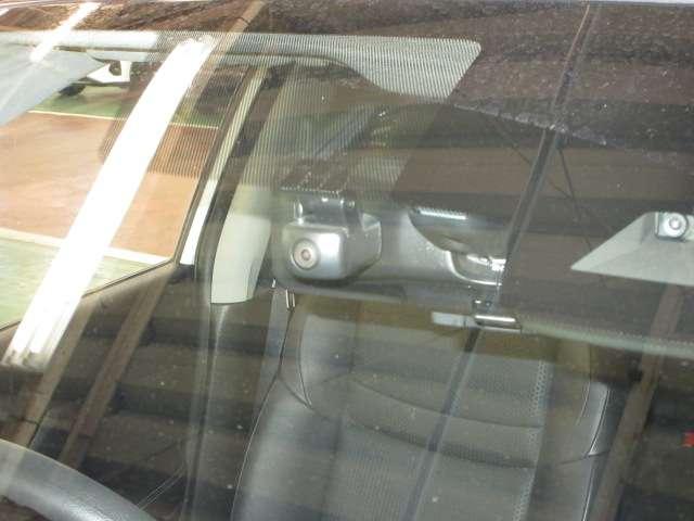 エクストレイル ２．０　２０Ｘｉ　２列車　全周囲カメラ・衝突軽減ブレーキ搭載　アイドリングストップ車　オートクルーズコントロール　ＬＥＤヘットライト　Ｒカメラ　インテリキー　ＥＴＣ　ドライブレコーダー　キーフリー　ＴＶナビ　オートエアコン　アルミホイール　メモリーナビ　ＡＢＳ（17枚目）