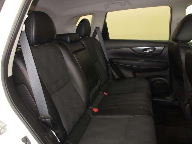 エクストレイル ２．０　２０Ｘｉ　２列車　全周囲カメラ・衝突軽減ブレーキ搭載　アイドリングストップ車　オートクルーズコントロール　ＬＥＤヘットライト　Ｒカメラ　インテリキー　ＥＴＣ　ドライブレコーダー　キーフリー　ＴＶナビ　オートエアコン　アルミホイール　メモリーナビ　ＡＢＳ（18枚目）