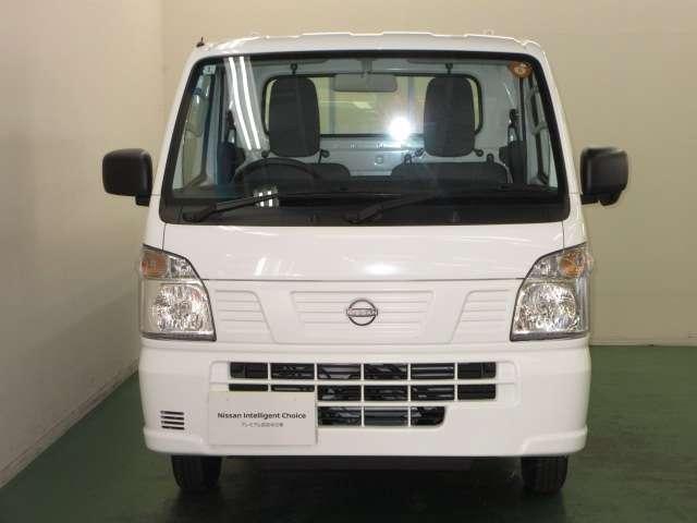 ＮＴ１００クリッパートラック ６６０　ＤＸ　４ＷＤ　元展示・試乗車　キーレスキー　Ｗエアバッグ　運転席エアバック　ＰＳ　４ＷＤ　エアコンパワステ　パワーウィンドウ　試乗車　ＡＢＳ　寒冷地仕様　アイドリングストップ（2枚目）