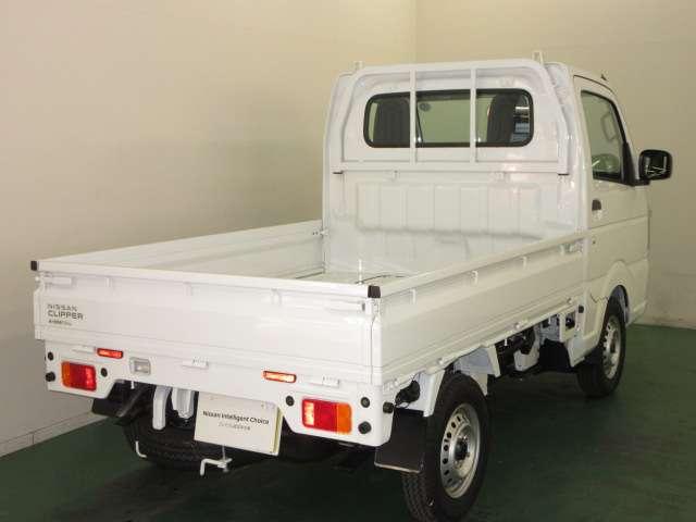 ＮＴ１００クリッパートラック ６６０　ＤＸ　４ＷＤ　元展示・試乗車　キーレスキー　Ｗエアバッグ　運転席エアバック　ＰＳ　４ＷＤ　エアコンパワステ　パワーウィンドウ　試乗車　ＡＢＳ　寒冷地仕様　アイドリングストップ（5枚目）