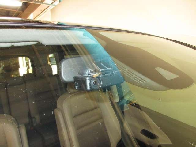 セレナ ２．０　ハイウェイスター　Ｖセレクション　全周囲カメラ・衝突軽減ブレーキ搭載　全周カメラ　Ｉ－ＳＴＯＰ　サイドカメラ　両側ＡＳＤ　Ａクルーズ　ワンオ－ナ－車　ＬＥＤヘッドライト　バックカメラ　パーキングアシスト　ＴＶナビ　ドライブレコーダー　キーレス　オートエアコン　エアバッグ（17枚目）