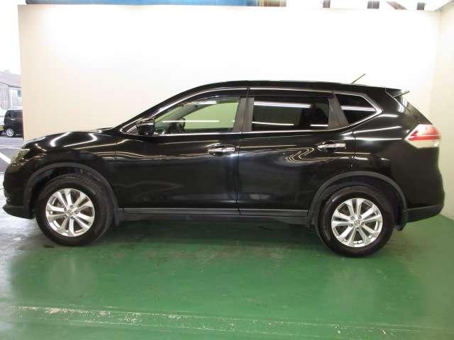 エクストレイル ２．０　２０Ｘ　エマージェンシーブレーキパッケージ　２列車　４ＷＤ　全周囲カメラ・衝突軽減ブレーキ搭載　スマキ－　アイドリングＳＴＯＰ　セキュリティ　ＡＷＤ　アルミ　ナビ＆ＴＶ　メモリーナビゲーション　Ｓカメラ　レーンキープ　エアコン　ワンセグ　パワーステアリング　キーレス　ＥＴＣ車載器　ＡＢＳ（3枚目）