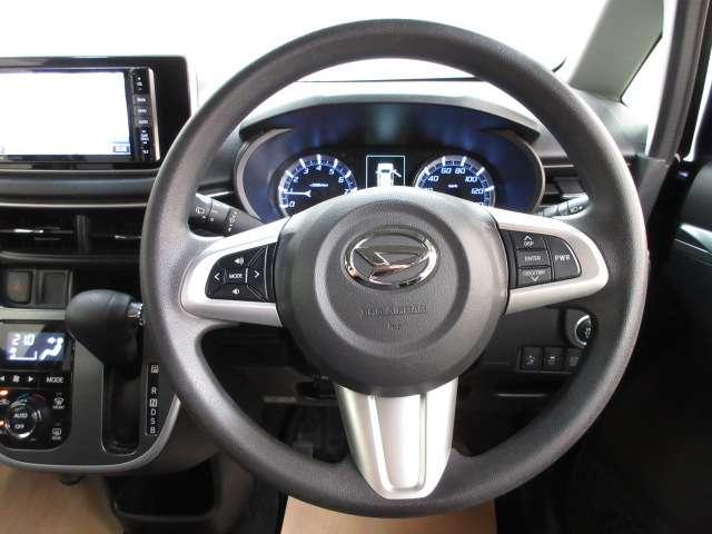 運転が楽しくなる明るく開放的な運転席まわりです。