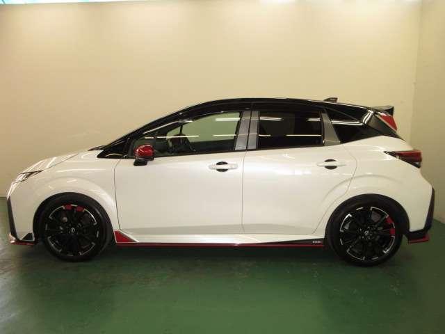 オーラ 1.2 NISMO 全周囲カメラ・衝突軽減ブレーキ搭載 カーテンエアバッグ エマブレ インテリキー ETC ドラレコ 車線逸脱警報 ワンセグ キーフリーシステム ダブルエアバック アルミホイール 運転席エアバッグ メモリーナビ アイドリングストップ ABS(3枚目)