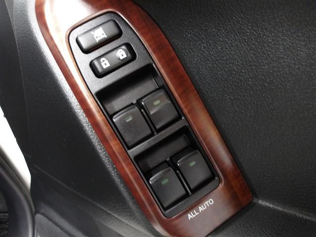ランドクルーザープラド ＴＸ　Ｌパッケージ　横滑り防止機能　Ｂカメ　ナビＴＶ　３列シート　ワンオーナ　アルミ　運転席パワーシート　フルタイム４ＷＤ　本皮シート　クルコン　メモリーナビ　ＥＴＣ車載器　フルセグ地デジＴＶ　キーフリー　ＡＢＳ（13枚目）