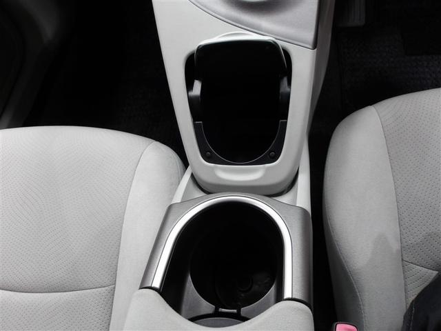 プリウス Ｓ　Ｂモニタ－　フルセグ地デジ　インテリキー　デュアルエアバック　エアＢ　イモビライザー　ＤＶＤ再生可能　ナビＴＶ　ＡＵＴＯエアコン　横スベリ防止　アルミホイール　ＥＴＣ装備　ＡＢＳ　サイドエアバッグ（8枚目）