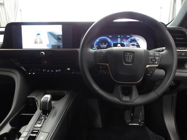 クラウンクロスオーバー Ｇアドバンスド・レザーパッケージ　ＴＳＳ　レザー　フルセグＴＶ　パワーシート　ＬＥＤヘッドライト　クルーズコントロール　Ｂカメラ　オートエアコン　アルミホイル　ワンオーナー　ＥＴＣ付　横滑り防止装置　４ＷＤ　ＴＶ　盗難防止装置　ＡＢＳ（4枚目）