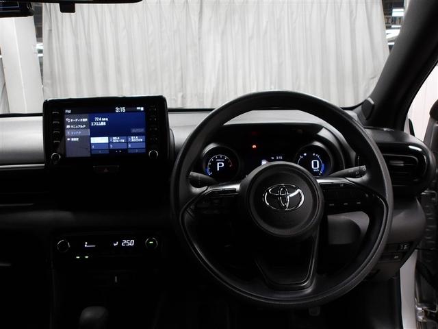 ヤリス Ｇ　バックモニタ－　誤発進抑制機能　ドライブレコーダ　スマートキー　盗難防止装置　横滑り防止機能　キーレス　オートエアコン　メモリーナビ　ＡＢＳ　運転席エアバック　サイドエアバッグ　ナビ　パワーウィンドウ（4枚目）