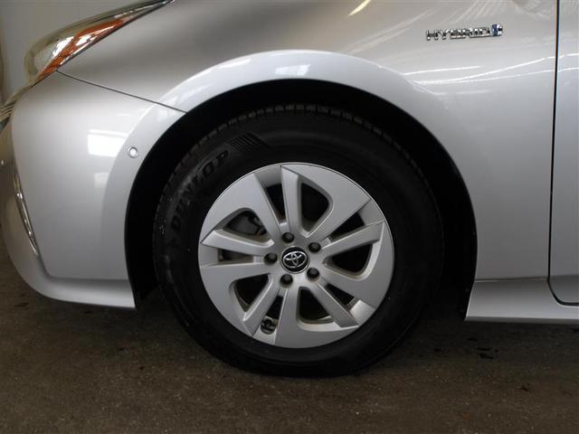 プリウス Sセーフティプラス 衝突回避システム 1セグ Bモニター ドラレコ付き LEDライト クルコン ETC装備 スマートKEY ナビTV イモビライザー 横滑り防止機能 PW カーテンエアバッグ キーレスエントリー アルミ(19枚目)