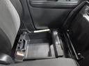 助手席のシート下は大容量の収納スペース♪季節の変化で使用しない物など収納可能です♪