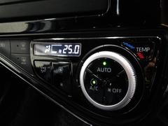 車内の温度管理に便利なオートエアコン☆運転席と助手席で別々の温度に設定できます♪ 6