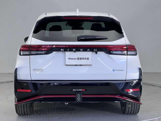 オーラ １．２　ＮＩＳＭＯ　アラウンドモニター　ドラレコ　ＬＥＤ　カーテンエアバッグ　エマブレ　インテリキー　ドラレコ　車線逸脱警報　ワンセグ　キーフリーシステム　ダブルエアバック　定期点検記録簿　アルミホイール　運転席エアバッグ　メモリーナビ　アイドリングストップ（5枚目）