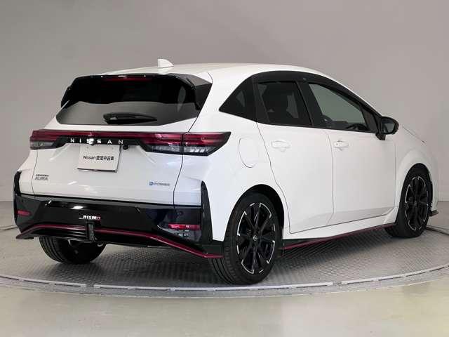 オーラ １．２　ＮＩＳＭＯ　アラウンドモニター　ドラレコ　ＬＥＤ　カーテンエアバッグ　エマブレ　インテリキー　ドラレコ　車線逸脱警報　ワンセグ　キーフリーシステム　ダブルエアバック　定期点検記録簿　アルミホイール　運転席エアバッグ　メモリーナビ　アイドリングストップ（6枚目）
