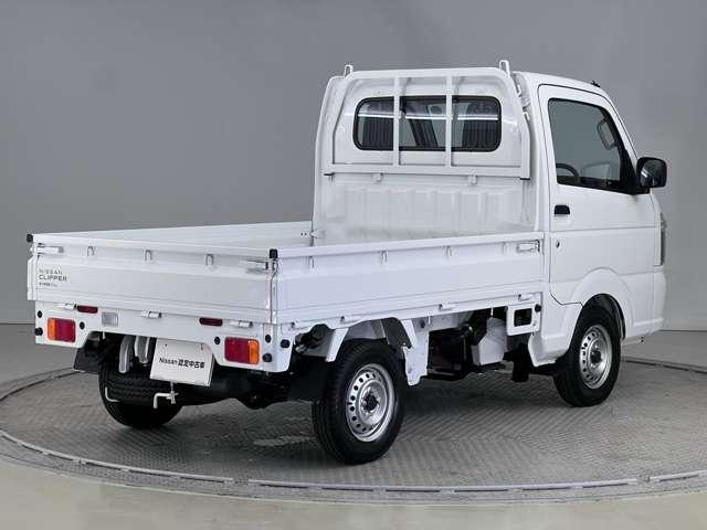 クリッパートラック ６６０　ＤＸ　４ＷＤ　障害物センサー　走行５ｋｍ　認定中古車　パワステ　記録簿　４ＷＤ　エアコン　助手席エアバッグ　運転席エアバッグ　パワーウインドウ　アイドリングストップ　キーレス（2枚目）