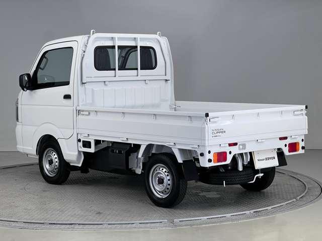 クリッパートラック ６６０　ＤＸ　４ＷＤ　障害物センサー　走行５ｋｍ　認定中古車　パワステ　記録簿　４ＷＤ　エアコン　助手席エアバッグ　運転席エアバッグ　パワーウインドウ　アイドリングストップ　キーレス（8枚目）