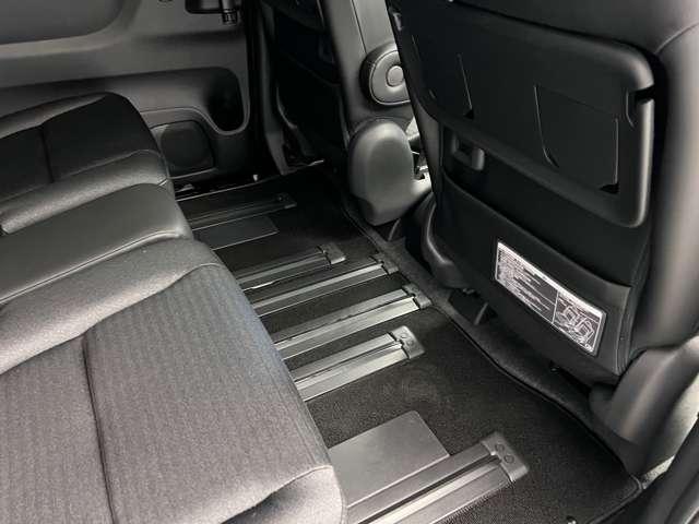 セレナ １．４　ｅ－ＰＯＷＥＲ　ハイウェイスターＶ　後席モニター　両側オートスライド　自動（被害軽減）ブレーキ　ＬＤＰ　追従クルーズ　ＬＥＤランプ　アルミホイール　ドライブレコーダ　ＥＴＣ　記録簿　盗難防止システム　スマートキー　１オナ　オートエアコン　サイドカーテンエアバック（13枚目）
