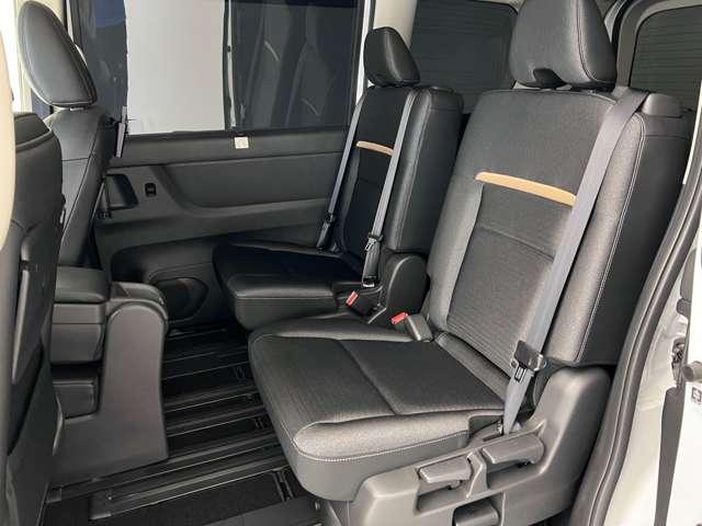 セレナ １．４　ｅ－ＰＯＷＥＲ　ハイウェイスターＶ　後席モニター　両側オートスライド　自動（被害軽減）ブレーキ　ＬＤＰ　追従クルーズ　ＬＥＤランプ　アルミホイール　ドライブレコーダ　ＥＴＣ　記録簿　盗難防止システム　スマートキー　１オナ　オートエアコン　サイドカーテンエアバック（19枚目）