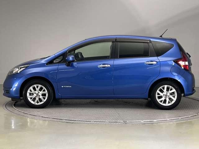 ノート 1.2 e-POWER X Vセレクション アラウンドモニター ドラレコ ETC LED アラウンドカメラ ワンオ-ナ-車 運転席助手席エアバック 寒冷地仕様 エアバッグ 衝突被害軽減装置 イモビライザー LEDヘッドライト パワーウインドウ レーンアシスト ETC アルミホイール ABS(3枚目)