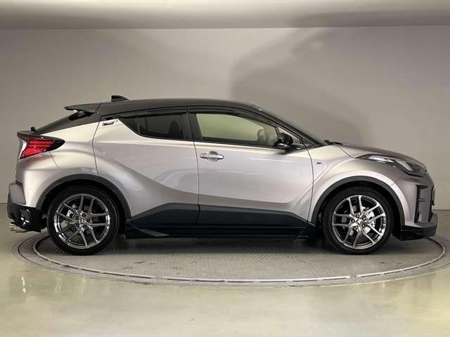 Ｃ－ＨＲ ハイブリッド　１．８　Ｓ　ＧＲ　スポーツ　全周囲カメラ　シートヒーター　クルーズコン　レーンキープ　バックガイドモニター　ＬＥＤヘッドライト　クルコン　スマートキー　オートエアコン　キーレス　エアバッグ　ＡＷ　ＡＢＳ　アイドリングストップ　Ｗエアバッグ　サイドエアバッグ　パワステ（9枚目）