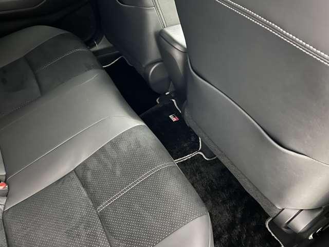 Ｃ－ＨＲ ハイブリッド　１．８　Ｓ　ＧＲ　スポーツ　全周囲カメラ　シートヒーター　クルーズコン　レーンキープ　バックガイドモニター　ＬＥＤヘッドライト　クルコン　スマートキー　オートエアコン　キーレス　エアバッグ　ＡＷ　ＡＢＳ　アイドリングストップ　Ｗエアバッグ　サイドエアバッグ　パワステ（19枚目）