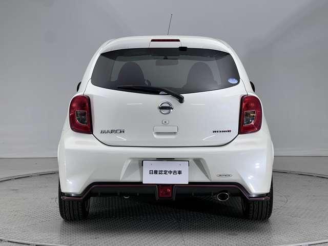 【細かい細部まで洗浄済】エンブレムやヒンジ部分まで細部にわたって洗浄しております。