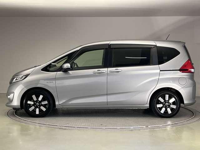 フリードハイブリッド １．５　ハイブリッド　ＥＸ　両側オートスライド　ドラレコ　ＥＴＣ　１オナ　車線逸脱警報装置　アルミホイール　整備記録簿　リヤカメラ　ＬＥＤライト　フルオートエアコン　ＡＢＳ　ドラレコ付　サイドエアバッグ　キーフリー　アイドリングストップ　ナビ＆ＴＶ　パワーウィンドウ（3枚目）