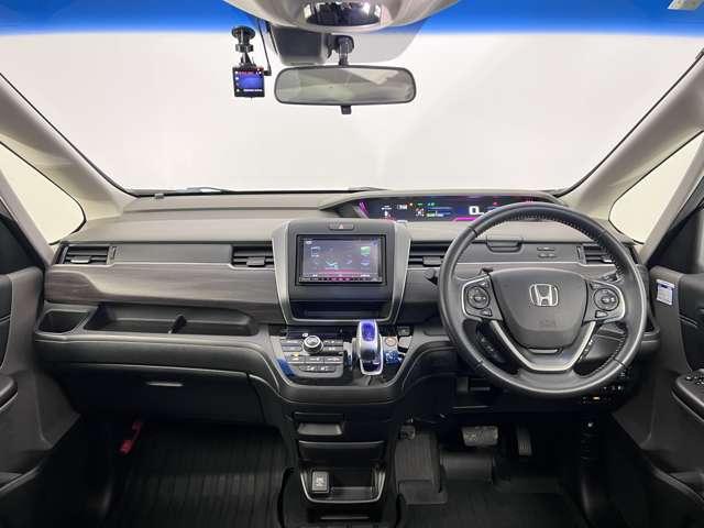 フリードハイブリッド １．５　ハイブリッド　ＥＸ　両側オートスライド　ドラレコ　ＥＴＣ　１オナ　車線逸脱警報装置　アルミホイール　整備記録簿　リヤカメラ　ＬＥＤライト　フルオートエアコン　ＡＢＳ　ドラレコ付　サイドエアバッグ　キーフリー　アイドリングストップ　ナビ＆ＴＶ　パワーウィンドウ（5枚目）