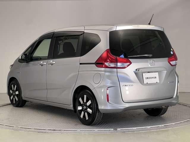 フリードハイブリッド １．５　ハイブリッド　ＥＸ　両側オートスライド　ドラレコ　ＥＴＣ　１オナ　車線逸脱警報装置　アルミホイール　整備記録簿　リヤカメラ　ＬＥＤライト　フルオートエアコン　ＡＢＳ　ドラレコ付　サイドエアバッグ　キーフリー　アイドリングストップ　ナビ＆ＴＶ　パワーウィンドウ（6枚目）