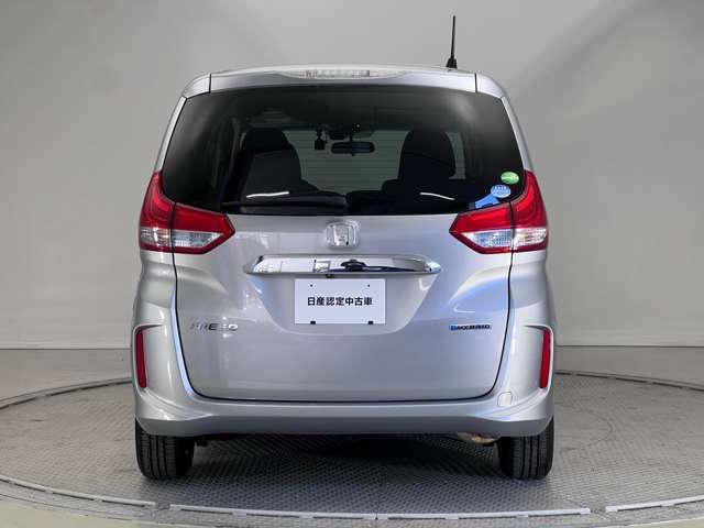 フリードハイブリッド １．５　ハイブリッド　ＥＸ　両側オートスライド　ドラレコ　ＥＴＣ　１オナ　車線逸脱警報装置　アルミホイール　整備記録簿　リヤカメラ　ＬＥＤライト　フルオートエアコン　ＡＢＳ　ドラレコ付　サイドエアバッグ　キーフリー　アイドリングストップ　ナビ＆ＴＶ　パワーウィンドウ（7枚目）