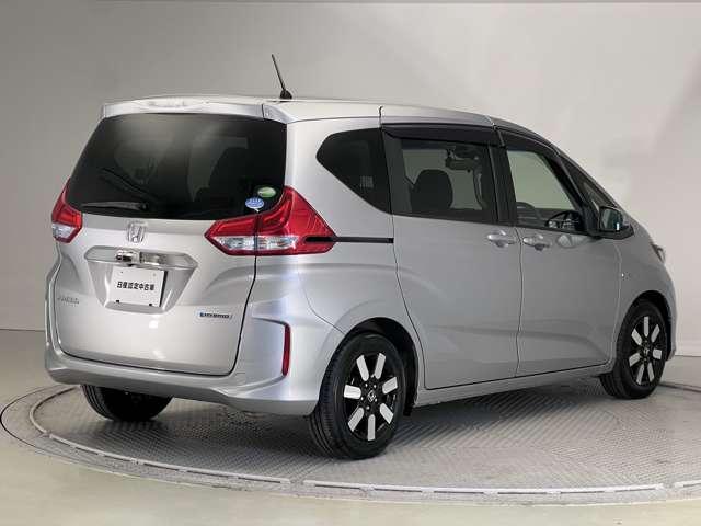 フリードハイブリッド １．５　ハイブリッド　ＥＸ　両側オートスライド　ドラレコ　ＥＴＣ　１オナ　車線逸脱警報装置　アルミホイール　整備記録簿　リヤカメラ　ＬＥＤライト　フルオートエアコン　ＡＢＳ　ドラレコ付　サイドエアバッグ　キーフリー　アイドリングストップ　ナビ＆ＴＶ　パワーウィンドウ（8枚目）