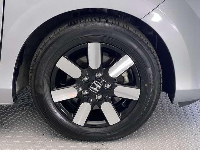 フリードハイブリッド １．５　ハイブリッド　ＥＸ　両側オートスライド　ドラレコ　ＥＴＣ　１オナ　車線逸脱警報装置　アルミホイール　整備記録簿　リヤカメラ　ＬＥＤライト　フルオートエアコン　ＡＢＳ　ドラレコ付　サイドエアバッグ　キーフリー　アイドリングストップ　ナビ＆ＴＶ　パワーウィンドウ（13枚目）